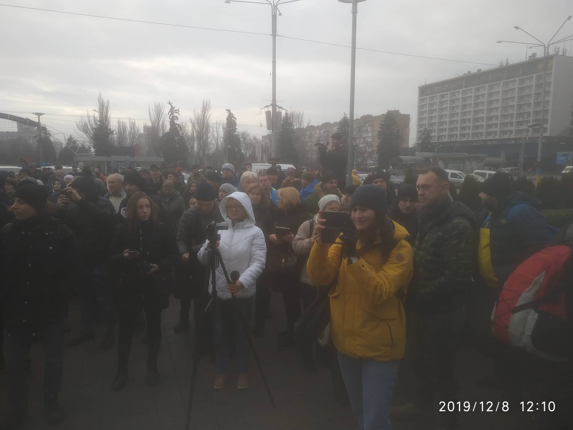Запоріжці зібралися на Майдані, щоб відстояти інтереси України (фото)
