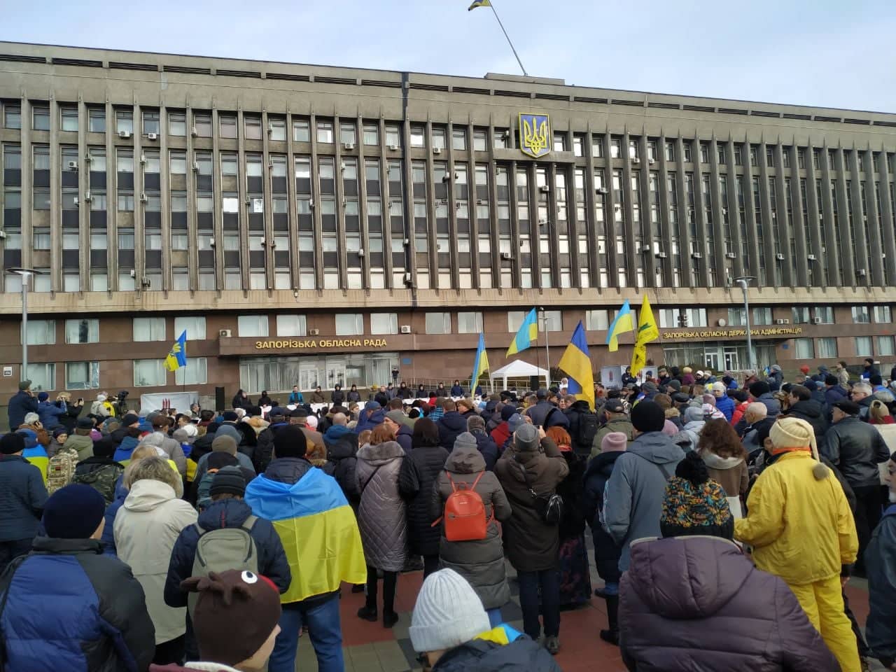Запоріжці зібралися на Майдані Героїв, щоб відстояти інтереси України (фото)