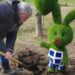 У запорізькому парку вандали  спотворили клумбу та вкрали саджанці  молодих кущів —  фото