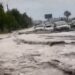 У Запоріжжі зафільмували наслідки непогоди: автівки потопали в калюжах (відео)