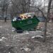 «Везуть сміття з усього району»: запоріжці обурені тим, що баки для будівельного сміття не очищають, — ФОТО
