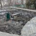У сквері Запоріжжя лавки встановили посеред газонів