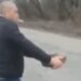 У Бердянську чоловік голими руками переніс міну у лісопосадку. Відео