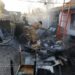 У Пологах через обстріли загорілося подвір’я будинку. ФОТО