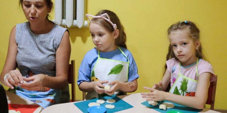 Діти повертаються до дитячих садків