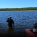 У Запоріжжі водолази обстежують дно Дніпра: з води витягують сміття, колеса, пляшки. ФОТО