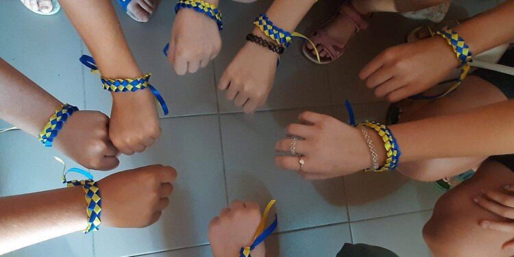 Плетіння браслетів