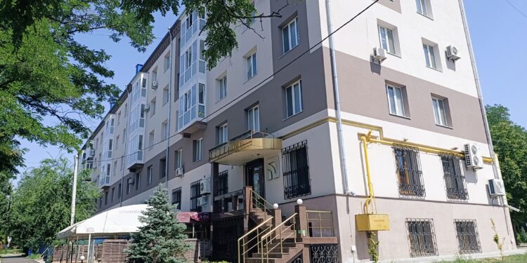 Відбудова будинку майже завершена