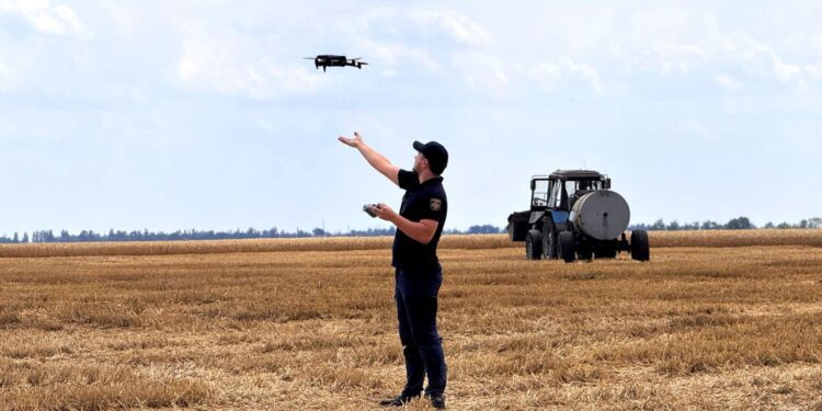 На полях у Запорізькій області за допомогою дронів захищають урожай. ФОТО