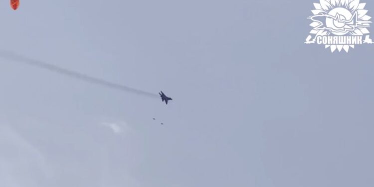Українська авіація знищила російську переправу на Запоріжжі. ВІДЕО