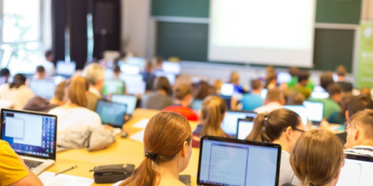 Молодь з окупованих територій може вступили до запорізьких вишів за спрощеними умовами