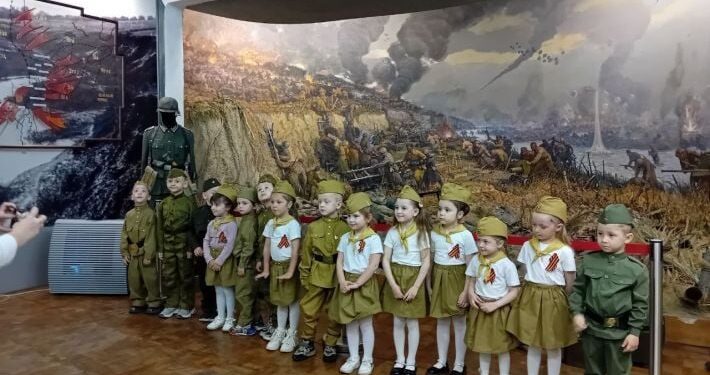 Як окупанти будуть впливати на дітей