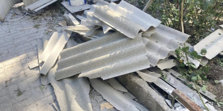 Будинок потрапив під обстріл