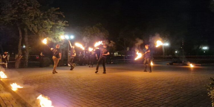 Вогняне шоу у Запоріжжі