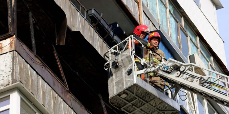 На пожежі у Запоріжжі врятували жінку