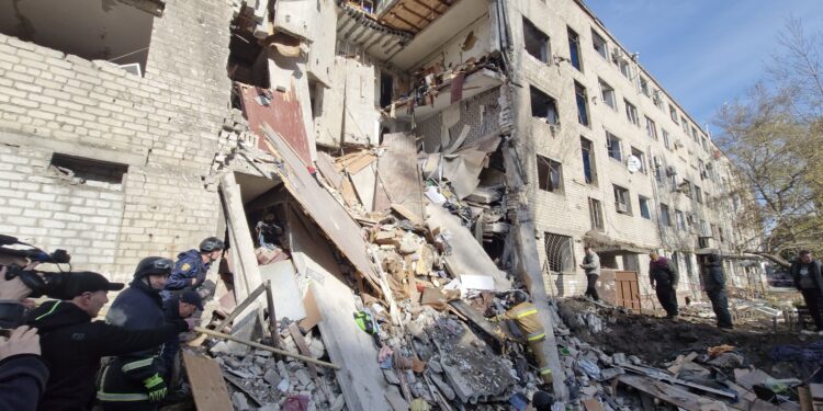 Рятувальники дістали тіло з-під завалів у Запоріжжі