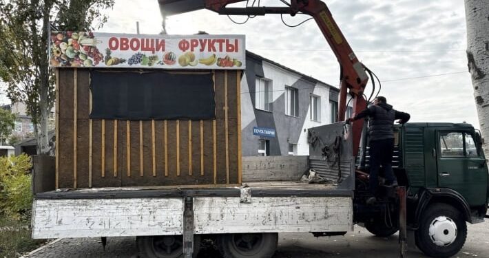 У Бердянську росіяни масово зносять торговельні точки без погодження