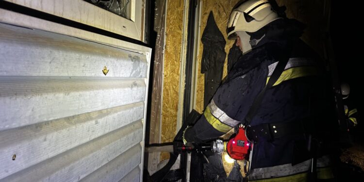 У Запоріжжі загорівся будинок: на пожежі загинув чоловік. ФОТО