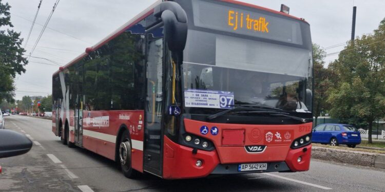 Новий автобус вийшов на маршрут