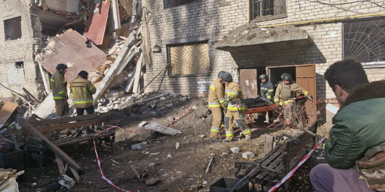 Рятувальники дістали тіло з-під завалів у Запоріжжі