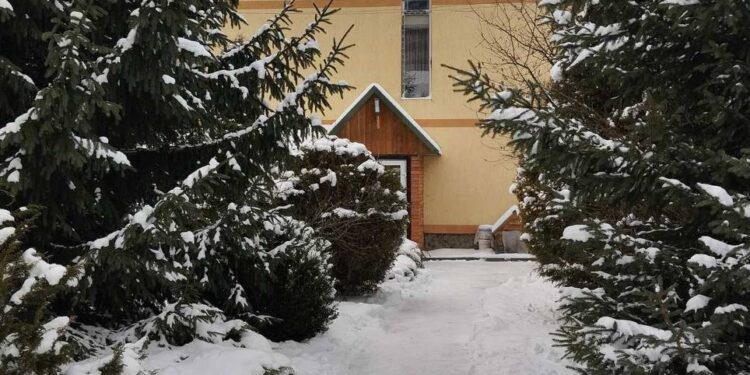 Запоріжцям пропонують прихисток у Карпатах