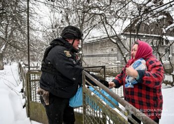 Поліцейські доставили гуманітарну допомогу
