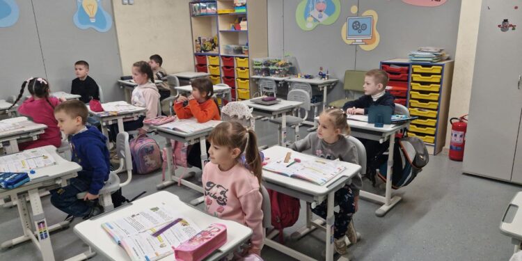 Навчання у підземній школі