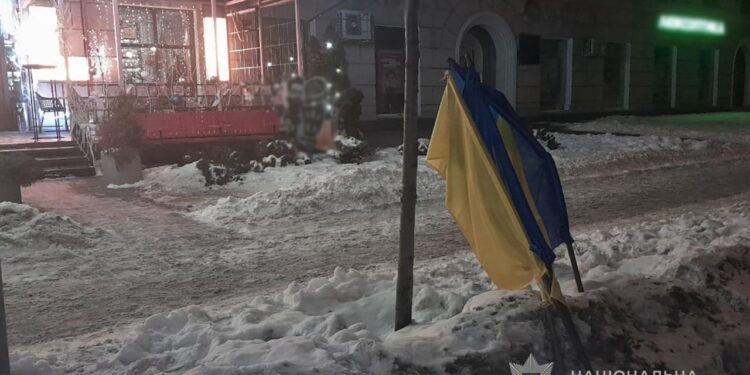 Чоловік зірвав прапор України
