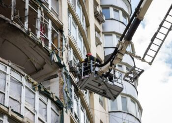 Зруйноване житло