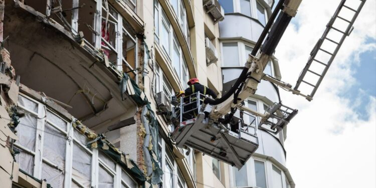 Зруйноване житло