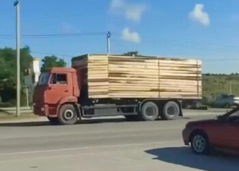 Росіяни маскують бензовози
