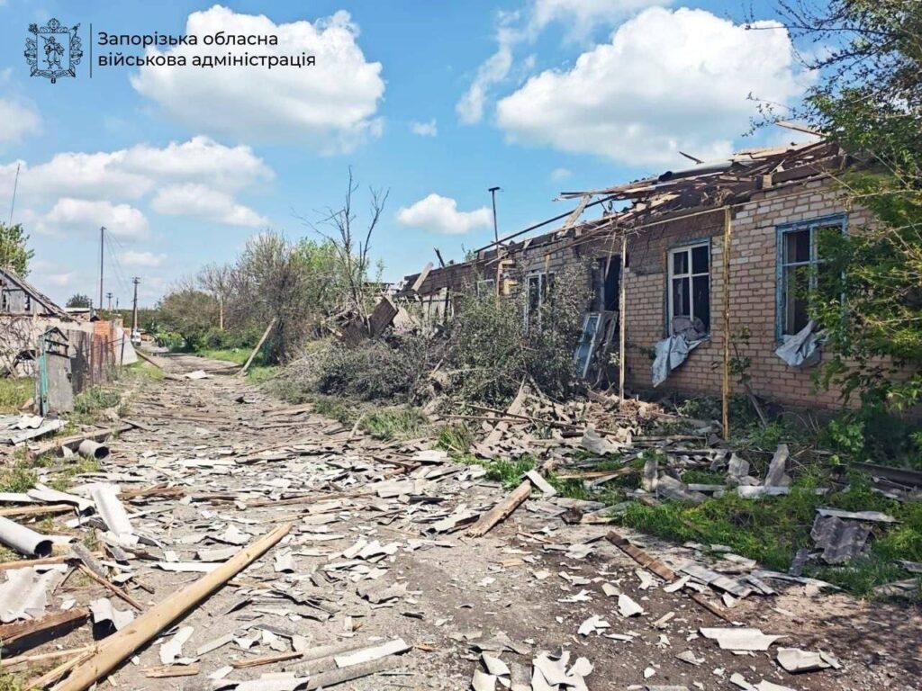 Росіяни атакували Запоріжжя та район: руйнування, відомо про поранених