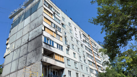 Як у Запоріжжі відновлюють будинок, зруйнований дроном. ФОТО