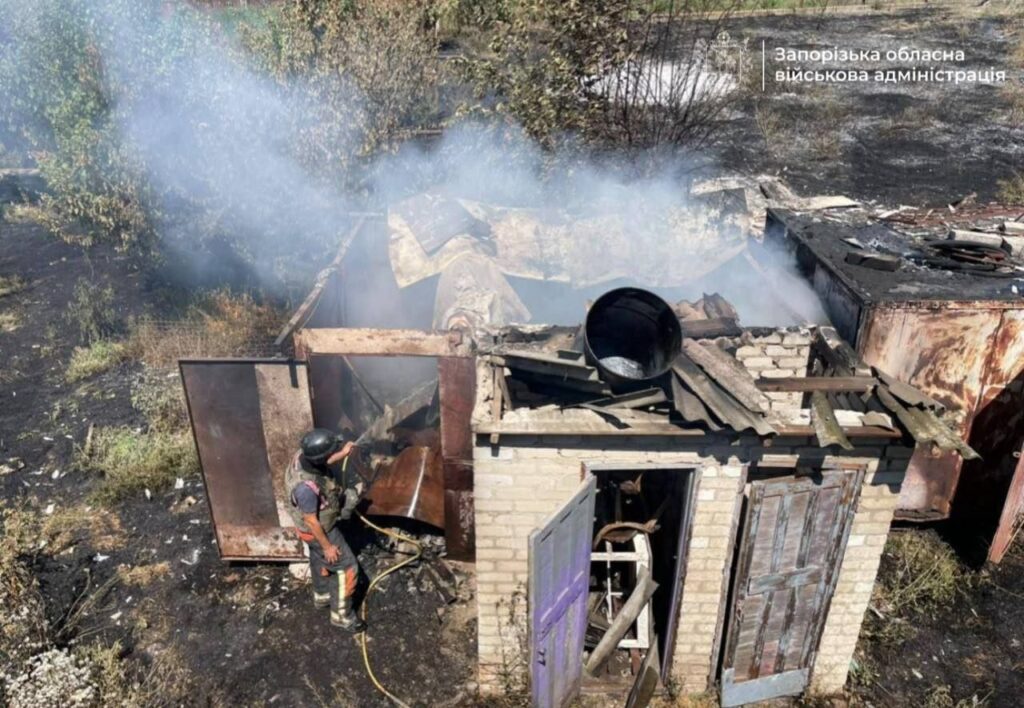 Обстріл Запоріжжя та району: влучання в вантажівки, пожежа на Хортиці, пошкоджено фермерське господарство
