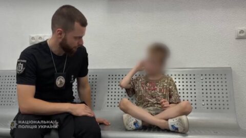 Сам вийшов із квартири: у Запоріжжі знайшли малюка