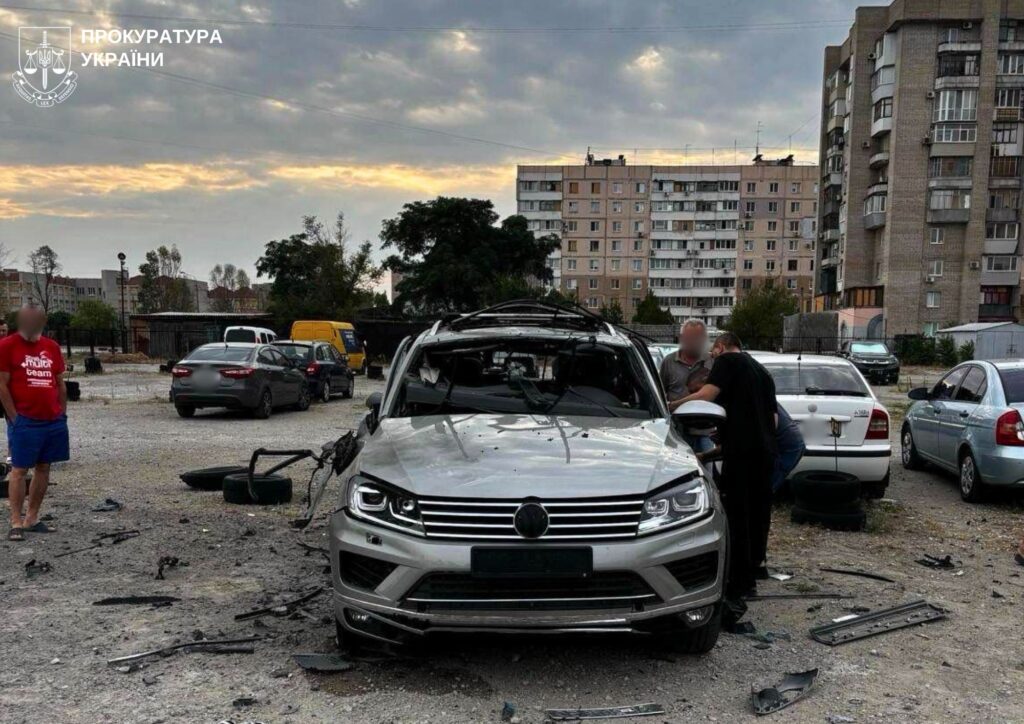 Прицільний удар по автомобілю та атака на автостоянку у Запоріжжі: розпочато розслідування