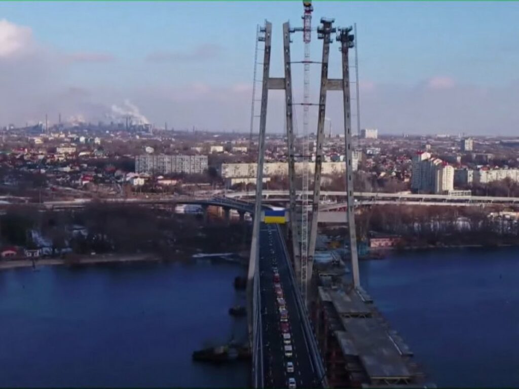 У Запоріжжі зміни руху по Вантовому мосту